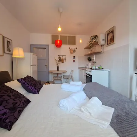Perfect Location Center * Split