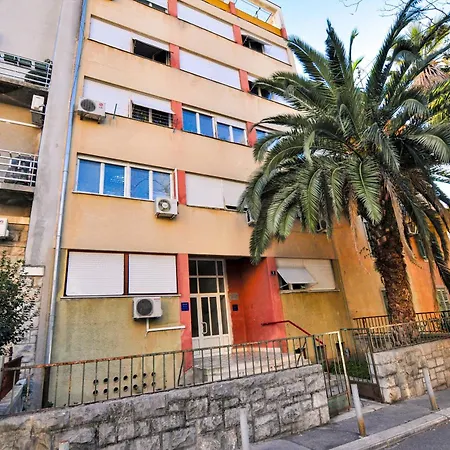 Perfect Location Center Apartment